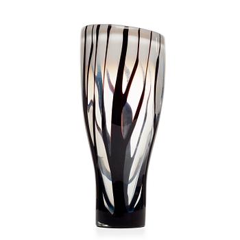 6. A Vicke Lindstrand glass vase, Kosta, Sweden 1950's.