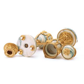 CASSOLETTER, för ett ljus, ett par, Frankrike, 1800-talets mitt, Louis XVI-stil.