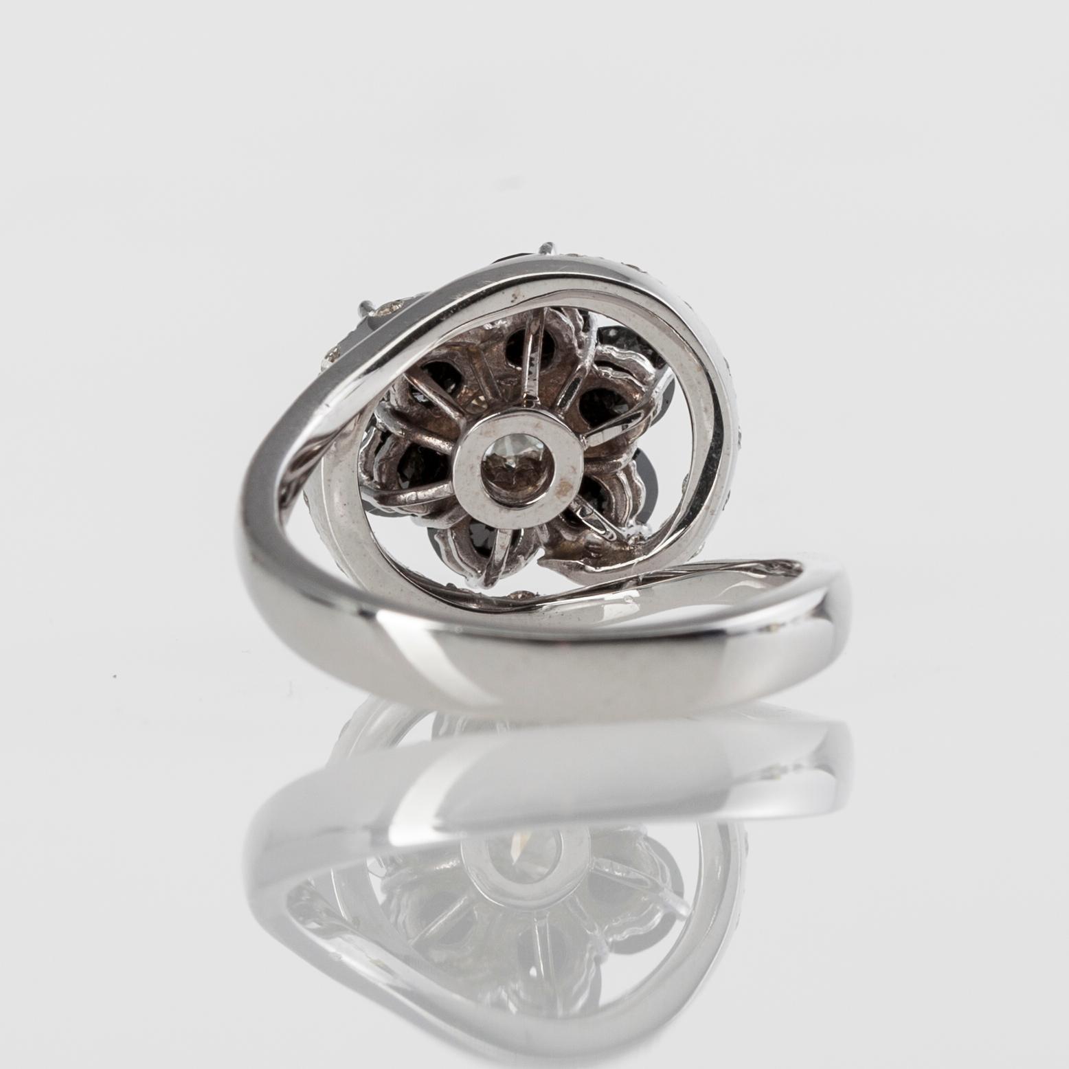 DIAMANTRING, 14K vitguld. Vikt 6,19 g. Intyg.