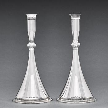 Wiwen Nilsson, ljusstakar, 2 stycken, Lund 1956-57, bysantinska modellen, sterling.
