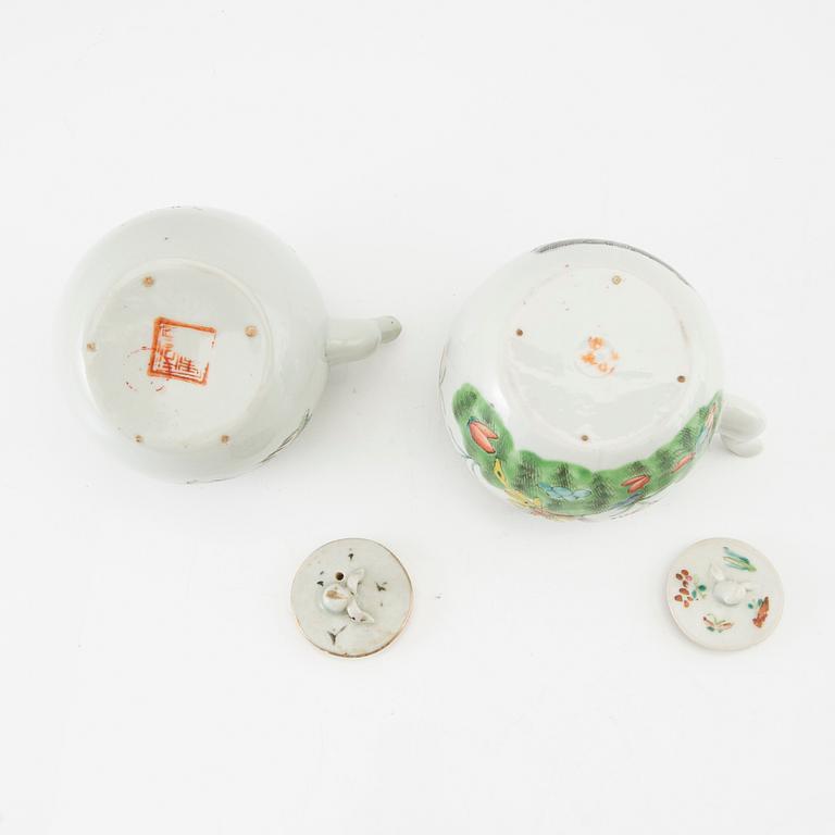 A set of four Chinese tea pots, 20th century.