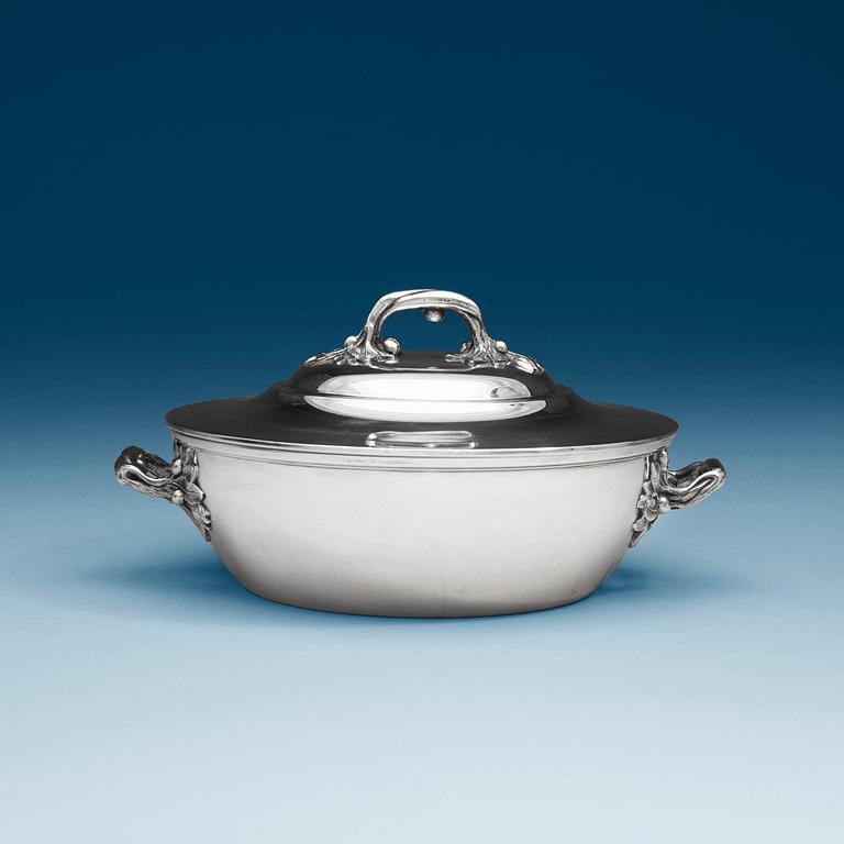 A W.A. Bolin lidded silver dish, Stockholm 1947.