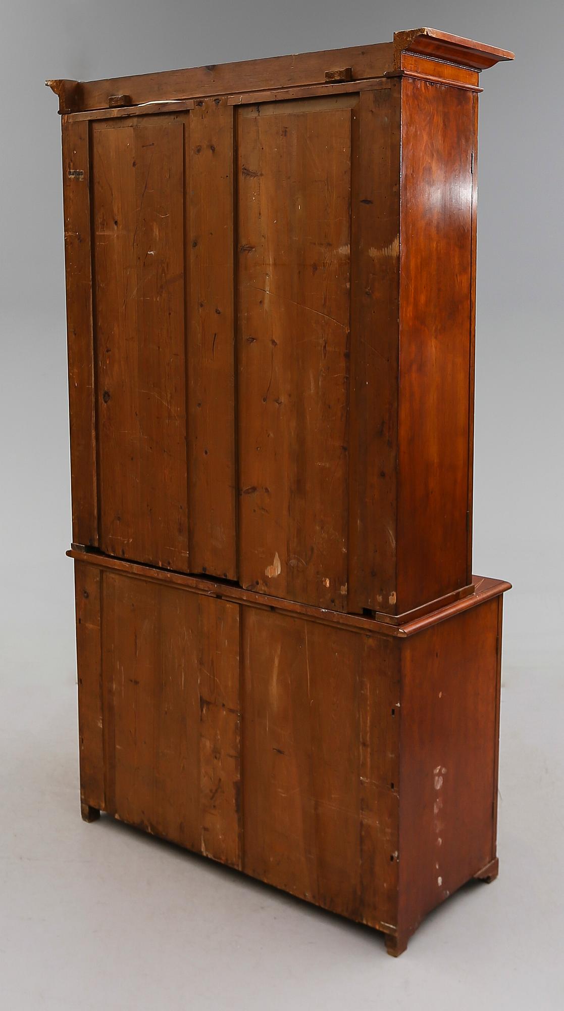 BOKSKÅP, 1800-talets mitt.