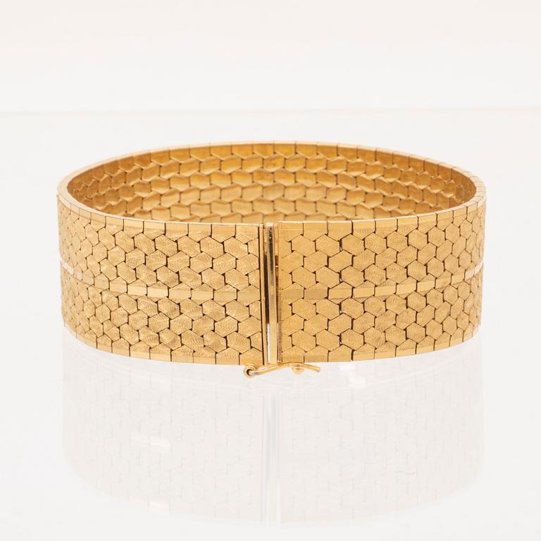 An 18K gold bracelet.