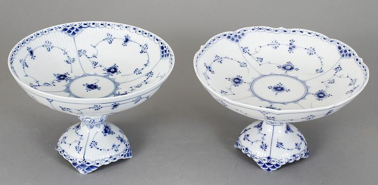 SKÅLAR PÅ FOT, "Musselmalet", Royal Copenhagen.