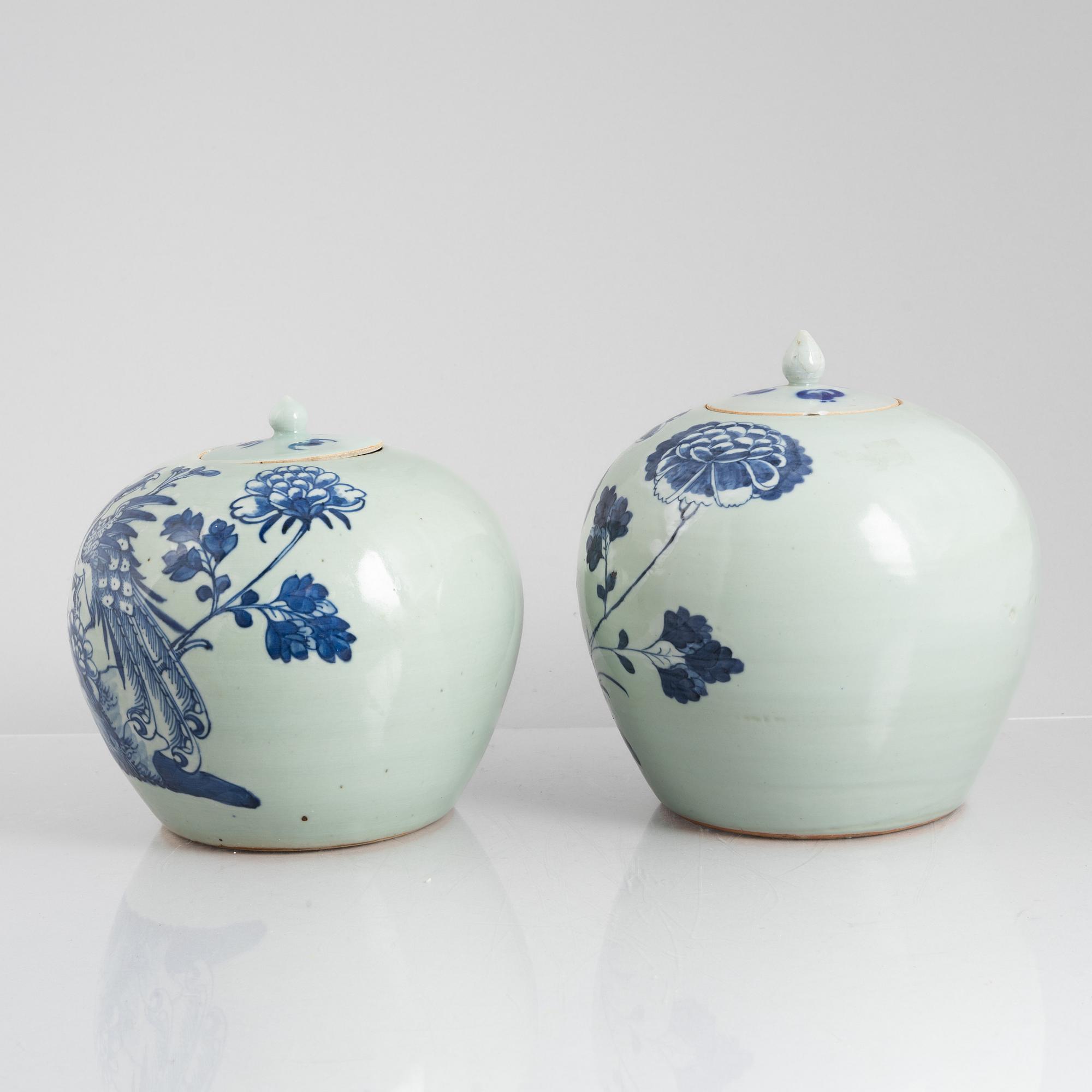 Two similar Chinese porcelain vases with covers, late 19th Century.