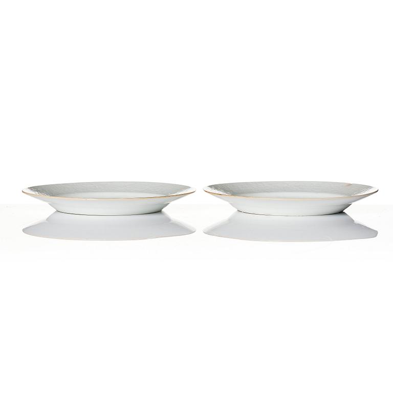 A pair of armorial dinner plates, Qing dynasty, 18th Century.
