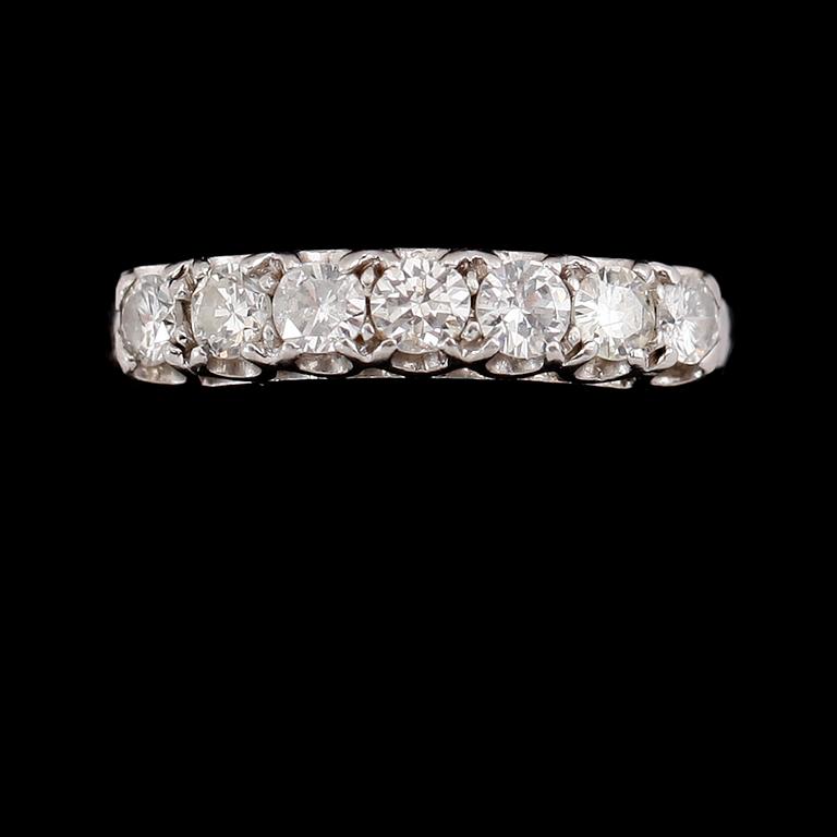 RING, 18 k vitguld, 7 briljantslipade diamanter tot ca 0.80 ct.