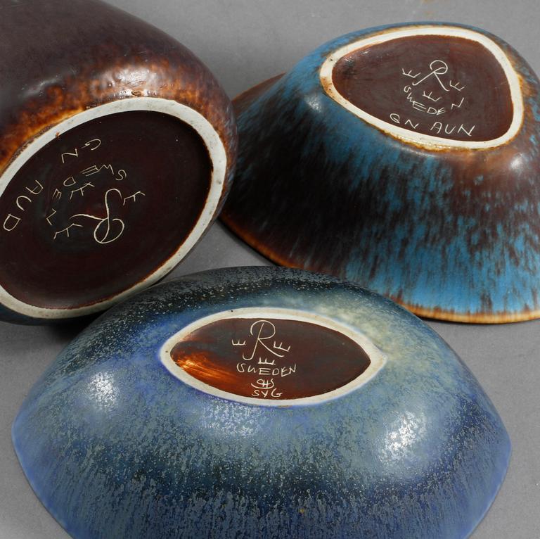 SKÅLAR, 2 st, SAMT VAS, stengods, Gunnar Nylund samt Carl-Harry Stålhane, 1900-talets andra hälft.