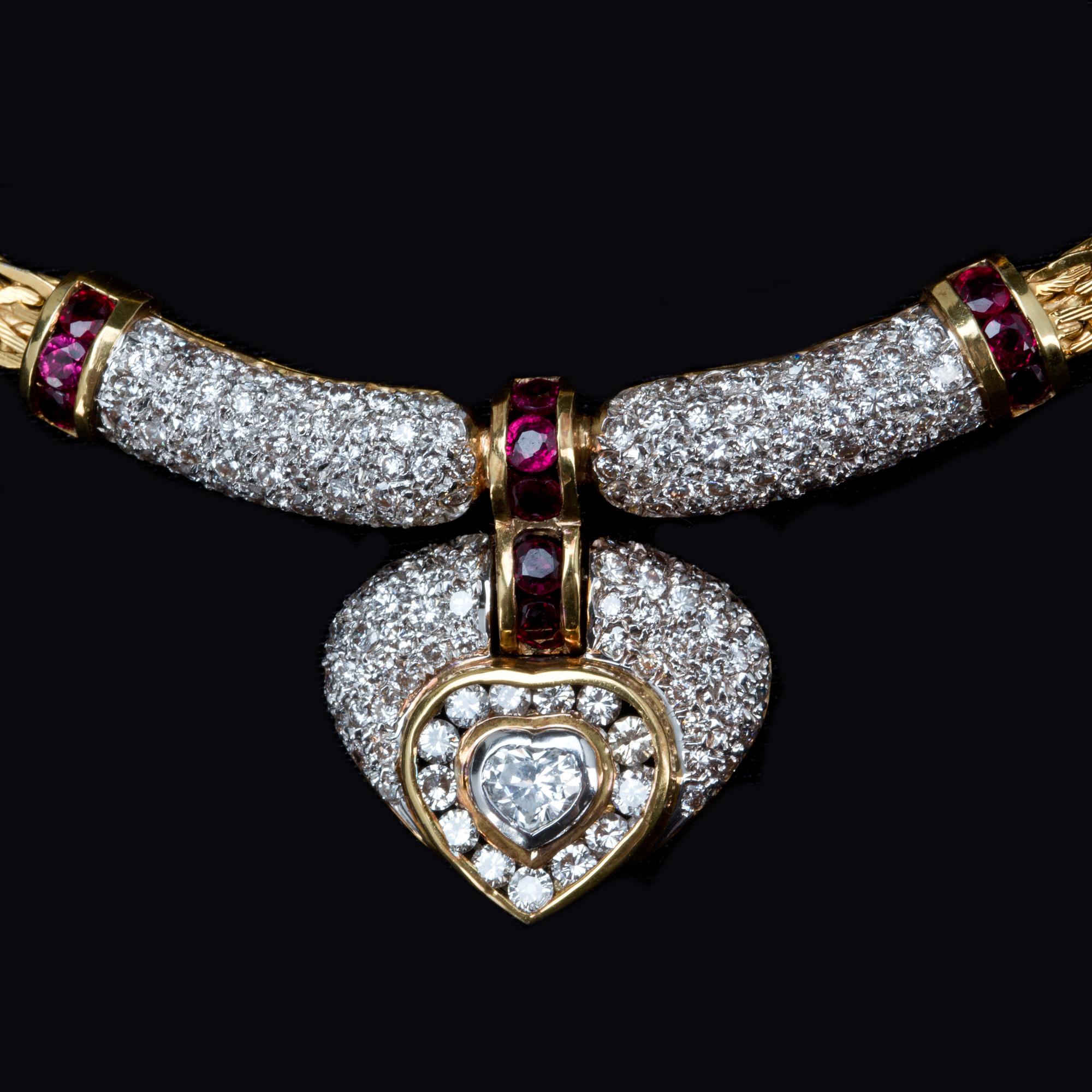 COLLIER samt RING, 18k guld besatta med små diamanter samt rubiner. Vikt tot ca 33 gram.