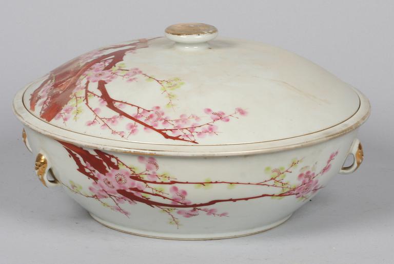 SKÅL MED LOCK, porslin, Kina, 1900-tal.