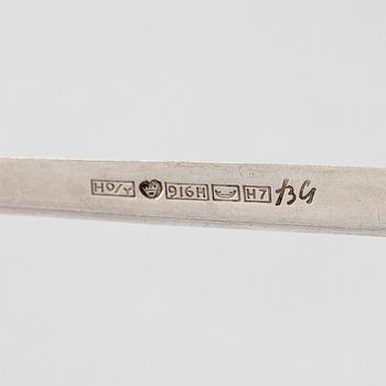 Bertel Gardberg, kaviaarilusikka, hopeaa "Birgitta", Hopeatehdas, Helsinki 1962.