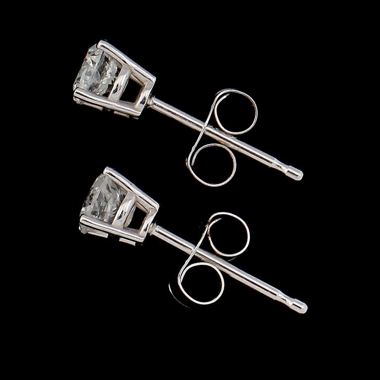 ÖRHÄNGEN, 1 par, 14K vitguld, briljantslipade diamanter tot ca 0.50 ct.
