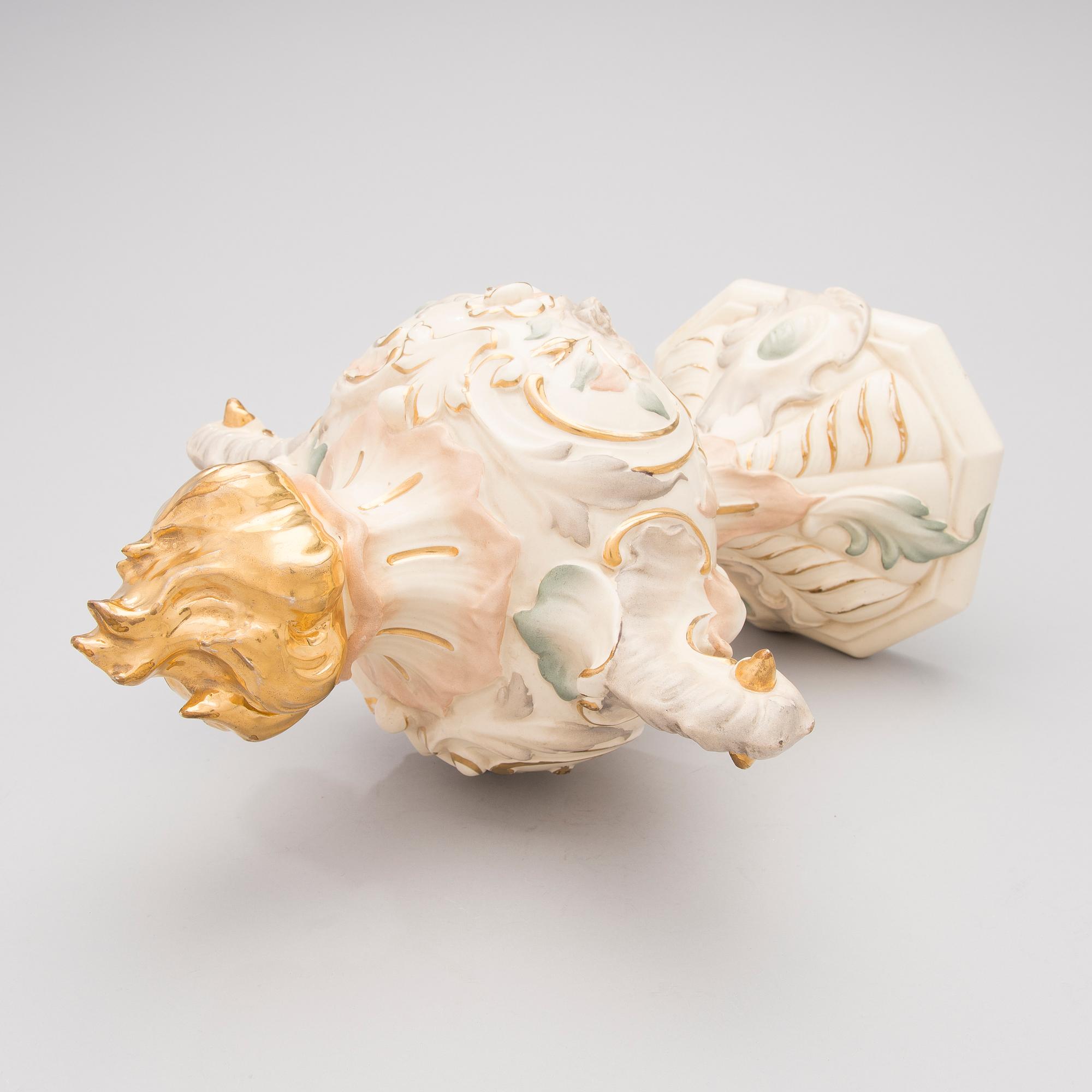 DEKORELEMENT TILL KAKELUGN, keramik, Rörstrand, 1800-talets slut.