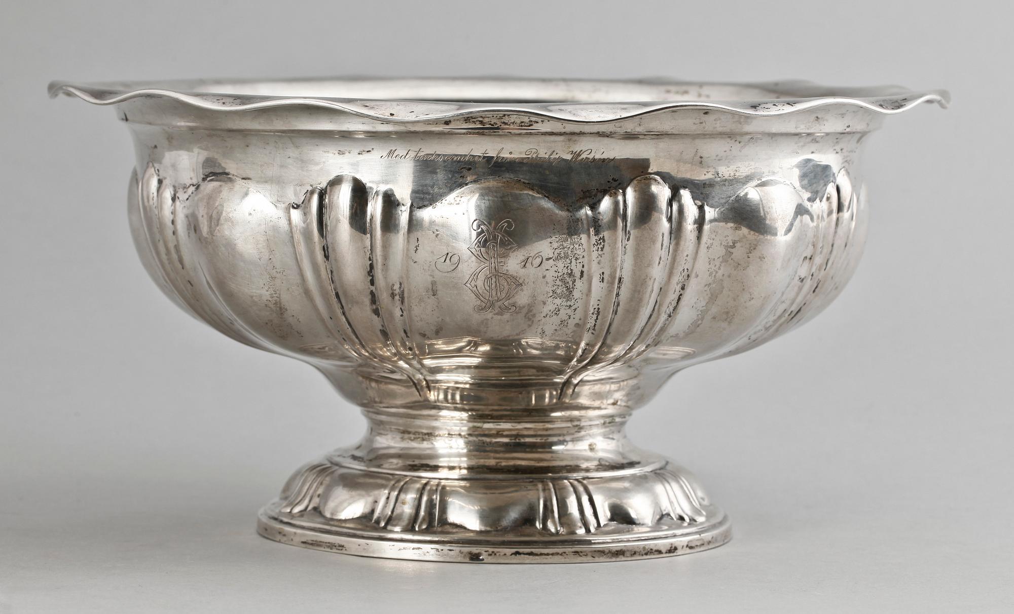 SKÅL, silver, svenska importstämplar, CG Hallberg, Stockholm. 1915. Vikt ca 700 gram.