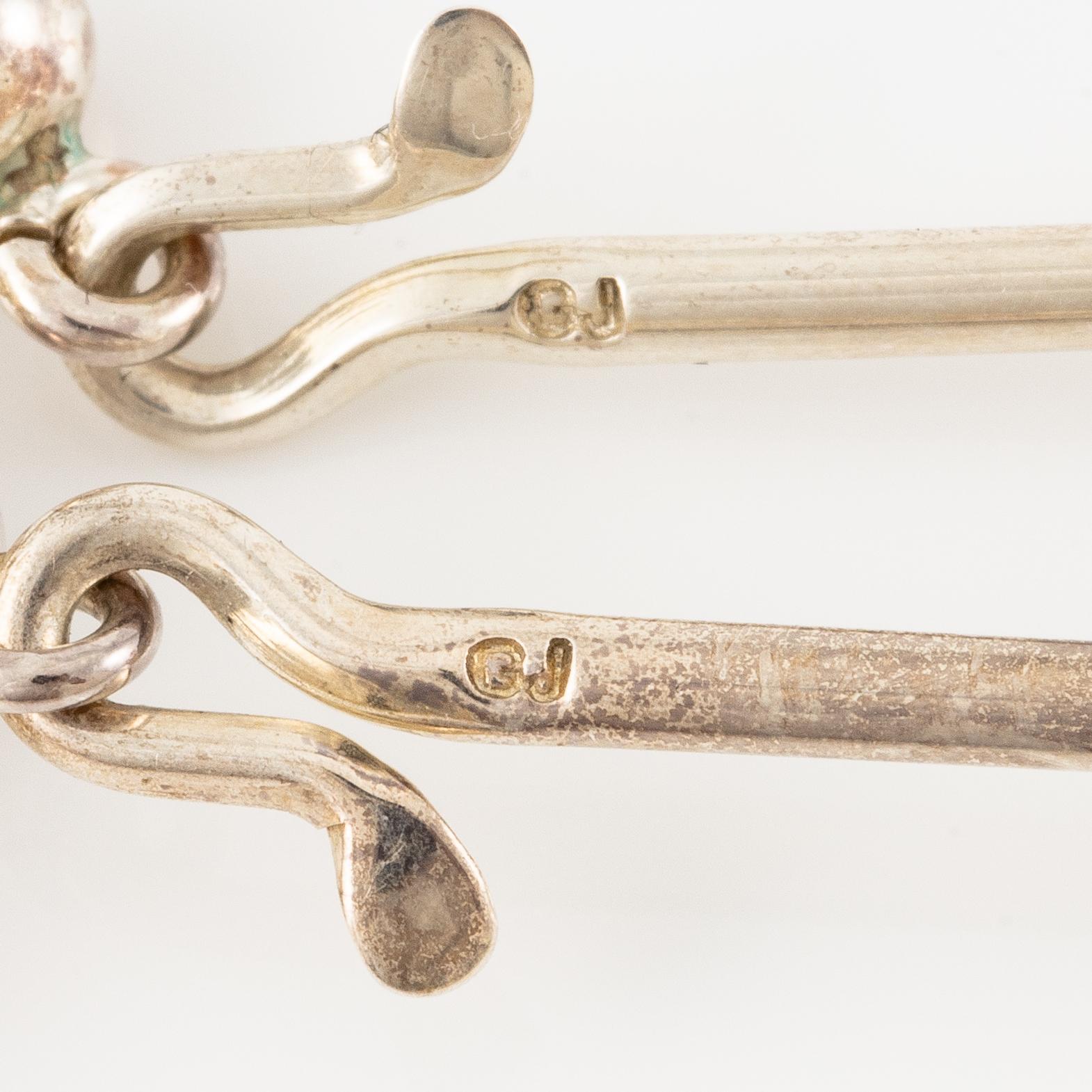 Vivianna Torun Bülow-Hübe, hänge samt örhängen, ett par, silver med rosenkvarts, för Georg Jensen.