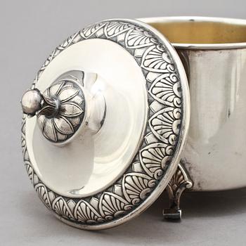 BONBONNIERE, silver, H Müller, Stockholm, 1925. Vikt ca 259 g.