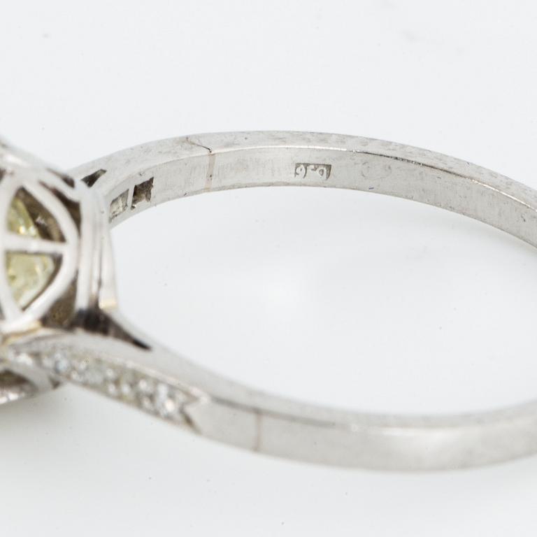 Old-cut diamond ring.