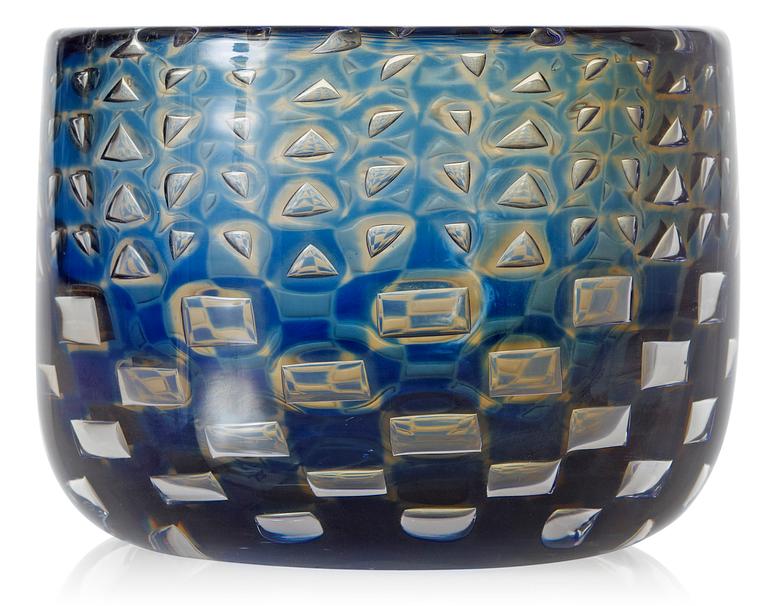 An Ingeborg Lundin 'ariel' glass bowl, Orrefors 1960.