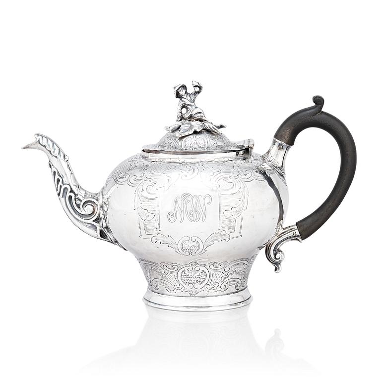 An English early 19th century teapot, silver, marks of Henry Nutting, London 1805.