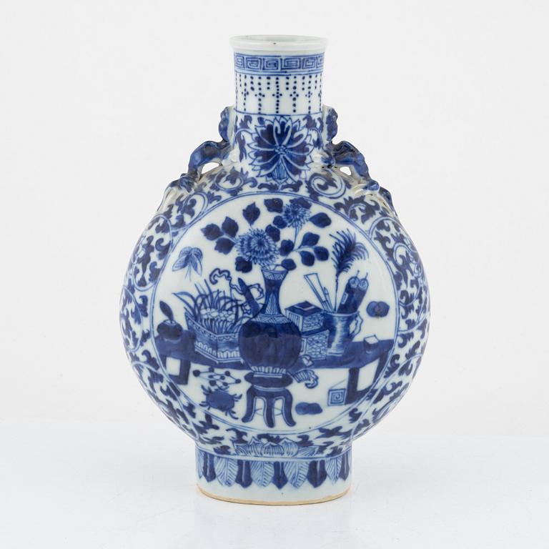 Pilgrimsflaska, porslin, Kina, Qingdynastin, 1800-tal.