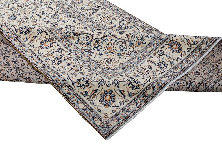A carpet, Kashan, c. 297 x 194 cm.