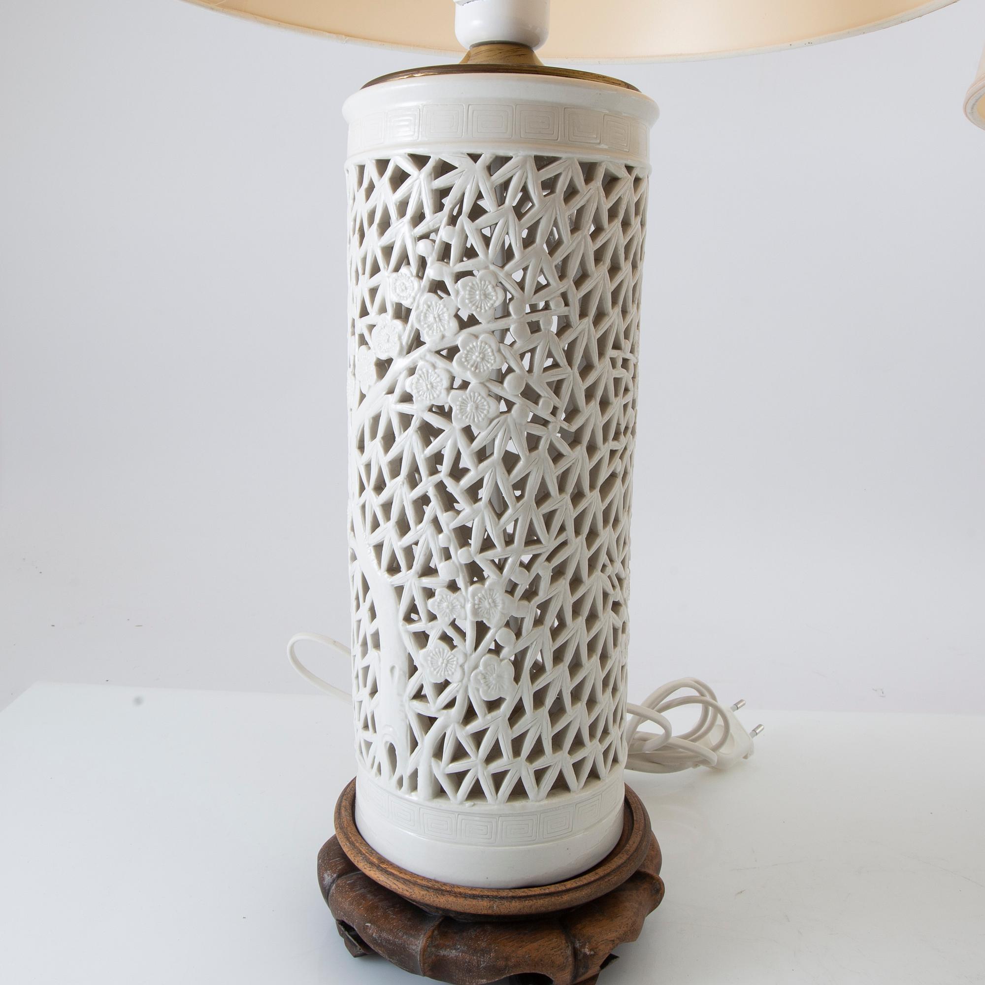 Table lamps, a pair in Chinese style, late 20th century.