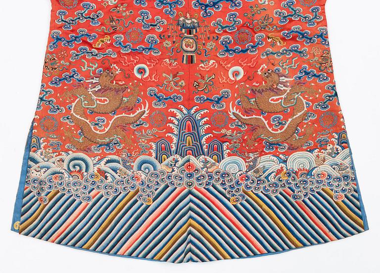 A Chinese embroidered silk robe, late Qing dynasty, 19th century.