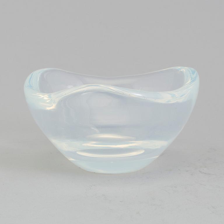 Two glass bowls 'Selena' by Sven Palmquist, Orrefors.