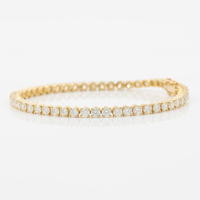 Tennis bracelet in 18K gold with round brilliant-cut diamonds.