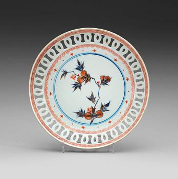 27. A Imari dish, Qing dynasty 18th century.