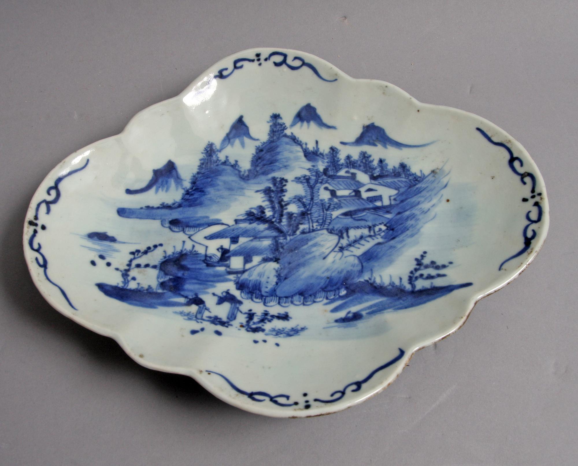 SKÅLFAT, porslin, Kina sen Qing, omkring 1900.