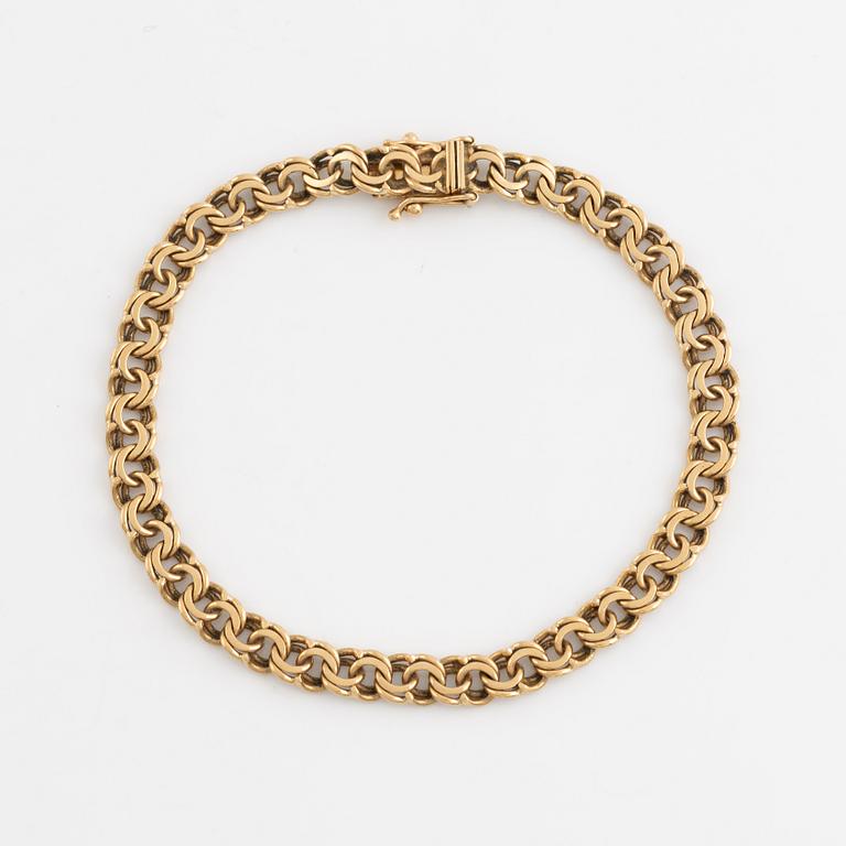 18K gold bracelet.