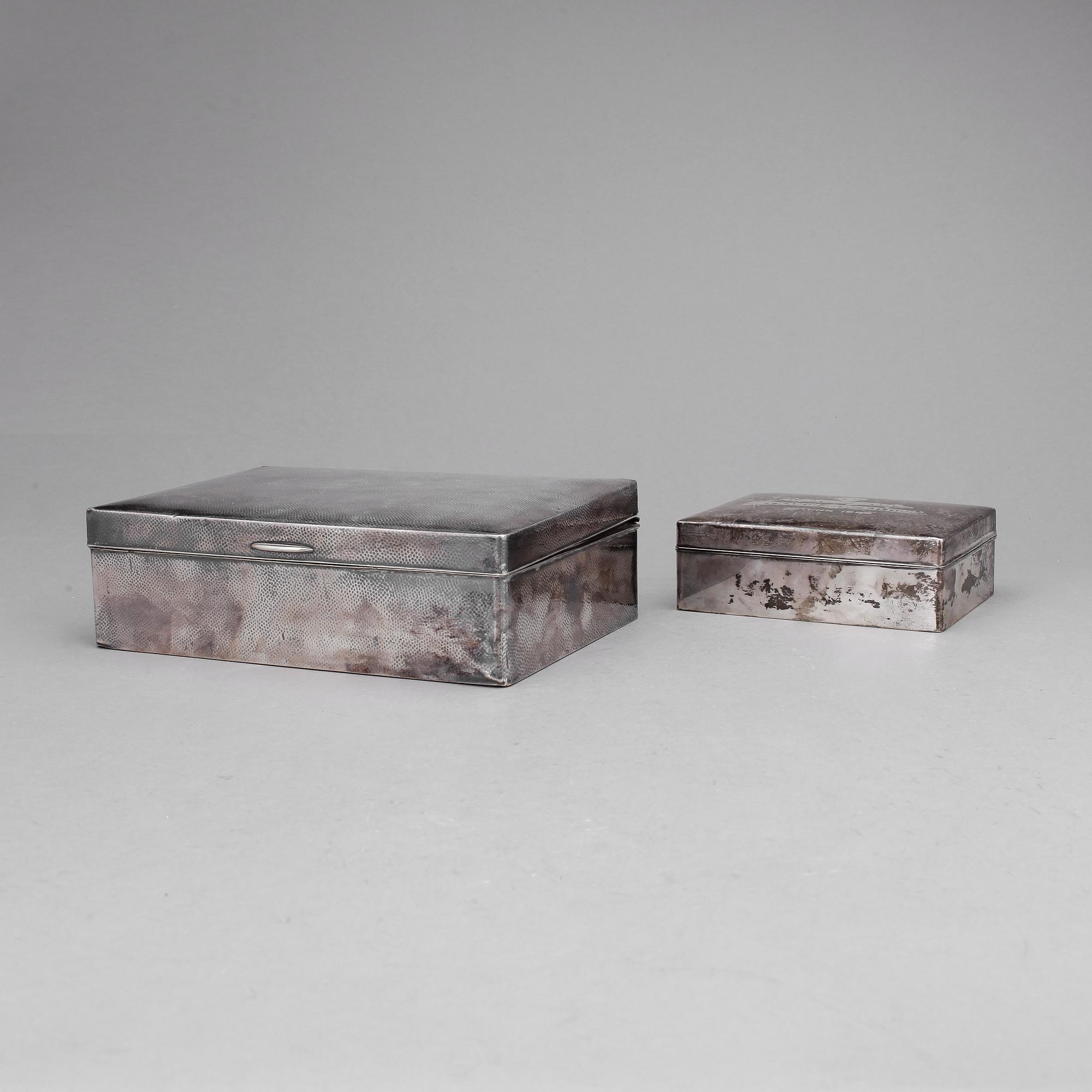 CIGARETTSKRIN, 2 st, silver, bla Japan, 1900-tal.