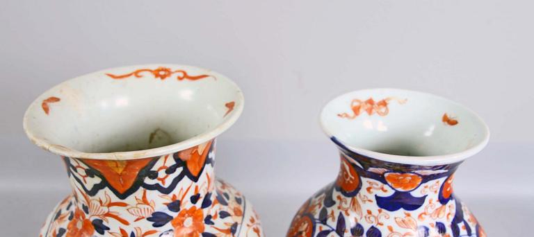 VASER, 2 st, porslin, Imari-dekor, Japan, omkring 1900.