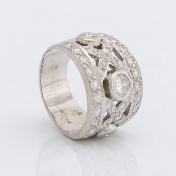 DIAMOND RING 18K whitegold with brilliant-cut diamonds approx 1,5 ct in total.