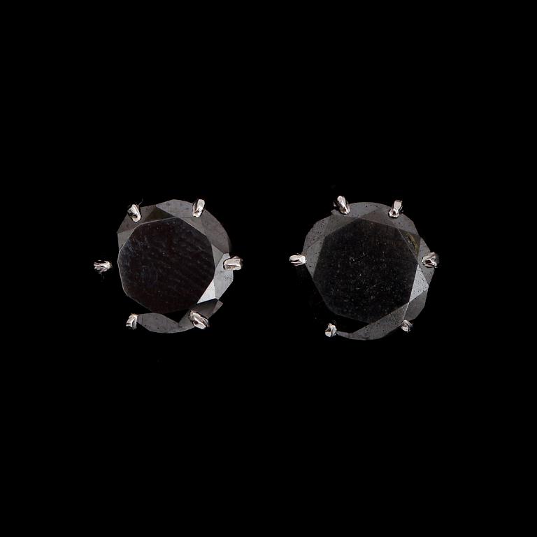 ÖRHÄNGEN, 1 par, silver, solitära svarta diamanter tot ca 4.0 ct.
