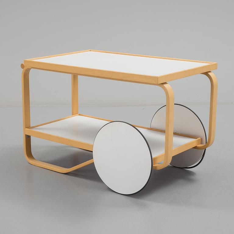 A mid 20th century tea trolley model 98 for Artek.