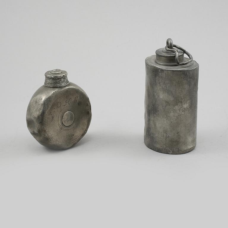 PLUNTOR, 2 st, tenn, en med otydliga stämplar, sannolikt Jönköping, 1800-tal.