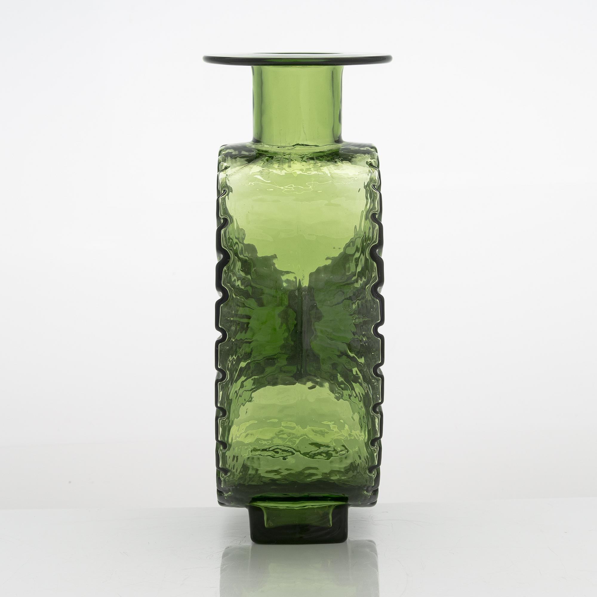 Helena Tynell, a Sun bottle for Riihimäen Lasi Oy. In production 1964-1974.