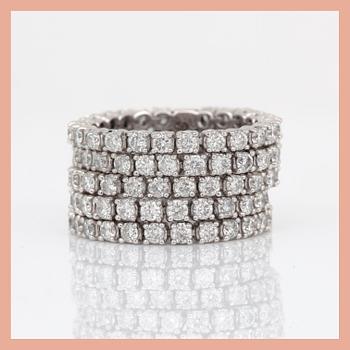 RING, 18K vitguld med briljantslipade diamanter, tot ca 4,00 ct. Total vikt ca 13,22 g.