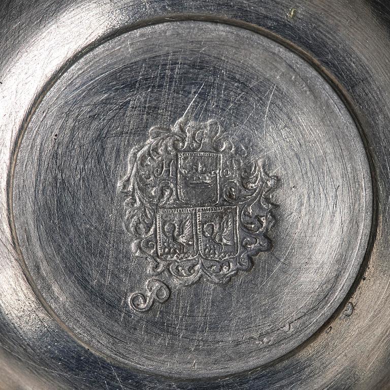A late baroque pewter butter-box, mark og H. G. Pschorn, Stockholms 1732.
