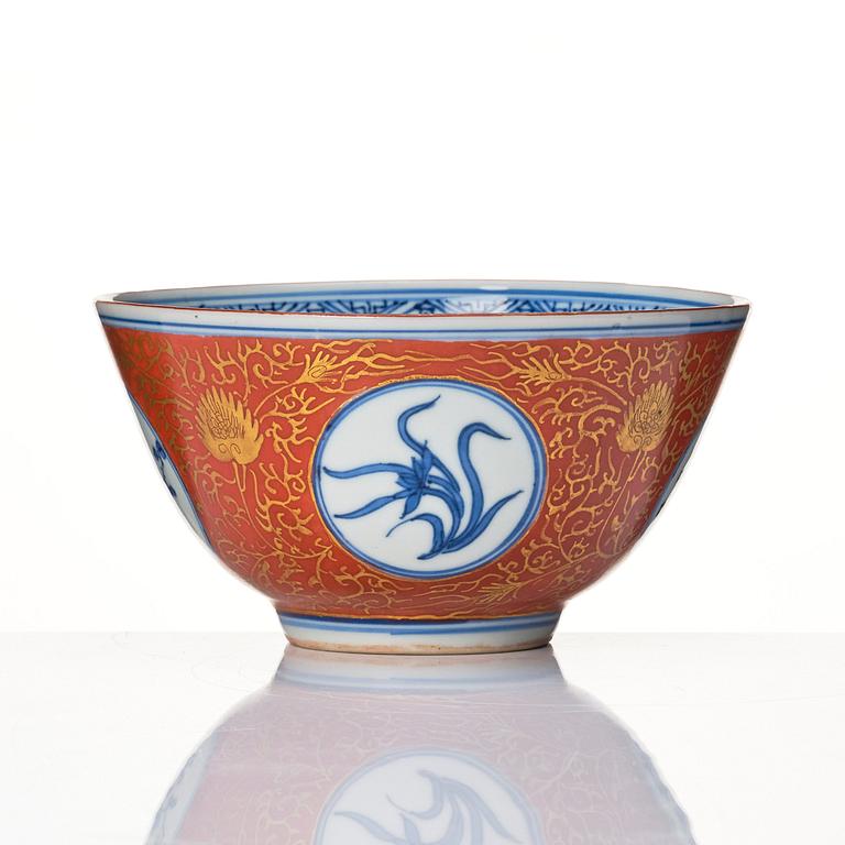 A blue and white bowl with coral red exterior, Japan, 19th century.