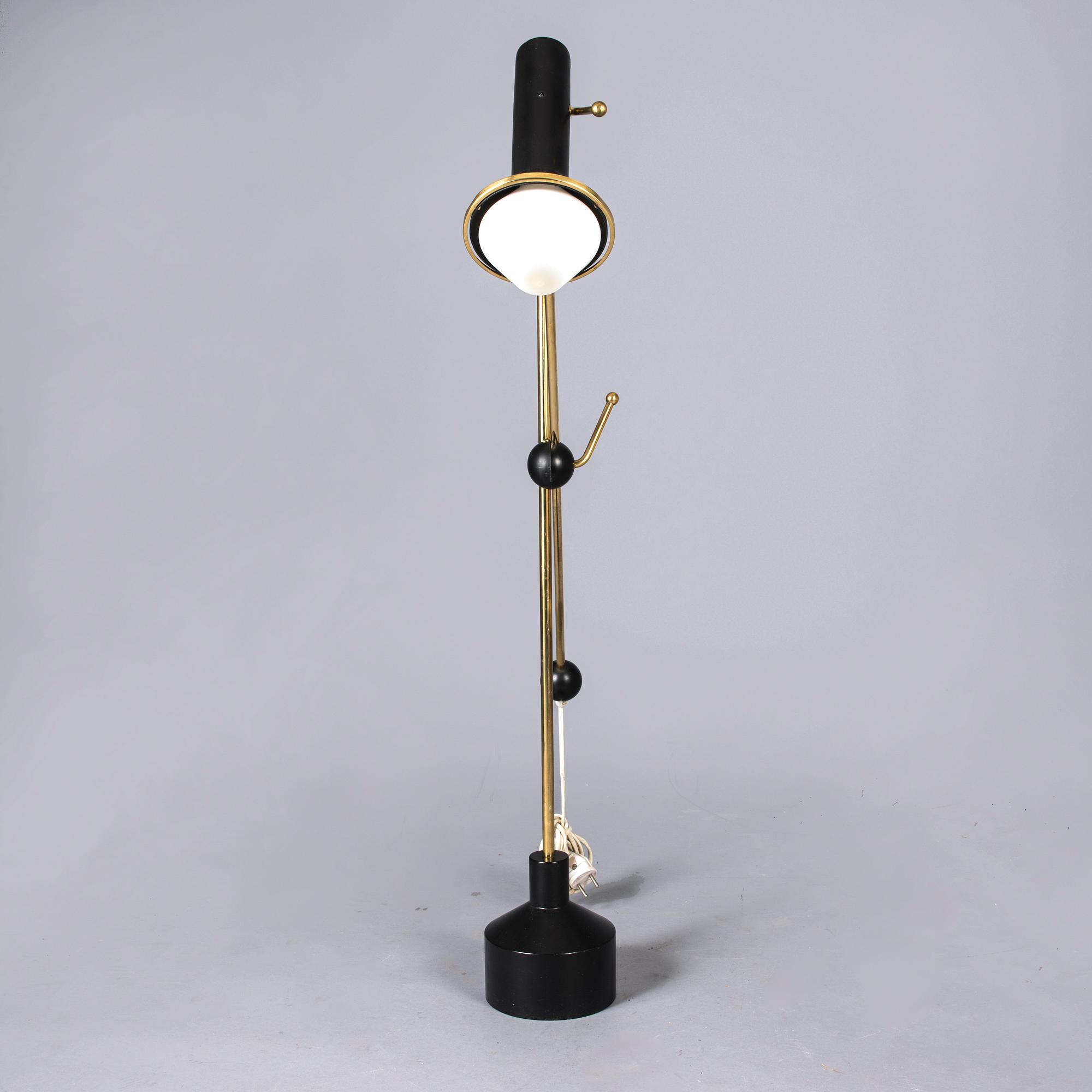 GOLVLAMPA, K10-47. Tapio Wirkkala. Tillverkare Idman Ab, 1960-tal.