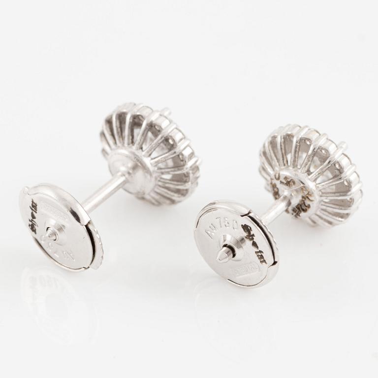 Earrings, 18K white gold set with brilliant-cut diamonds, accompanied by GIA dossier.