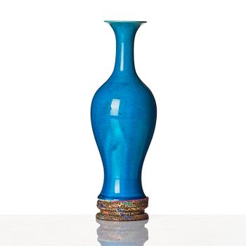A turquoise glazed 'amfora' vase, Qing dynasty, Kangxi (1662-1722).