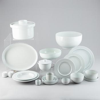 Royal Copenhagen, Servis ca 60 delar, fajans,   "Årstiderne" eller "4 all Seasons" med blå kant, 1985-90, Danmark.