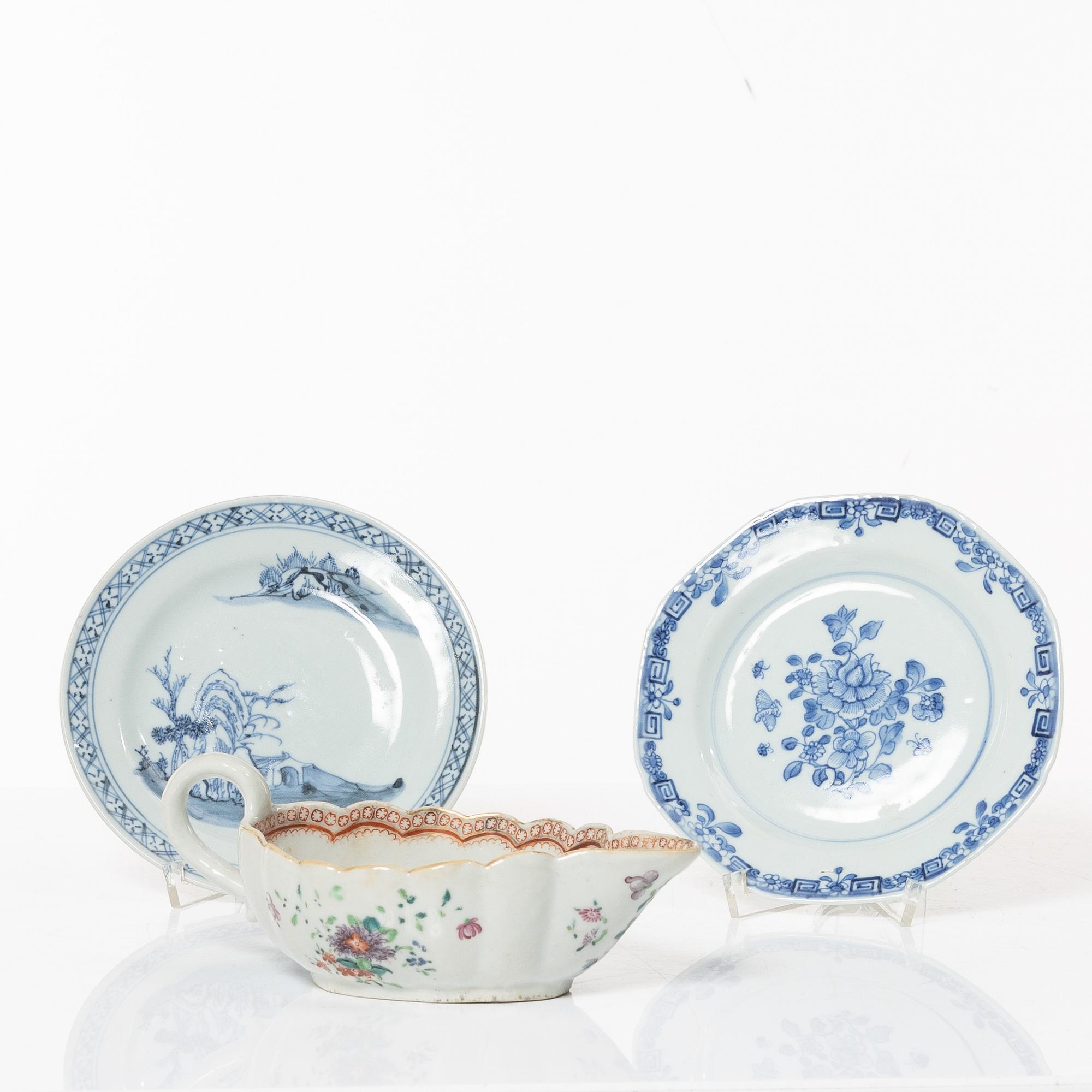 A group of 14 Chinese porcelain dessert dishes and a famile rose sauce boat, Qing dynasty, Qianlong (1736-95).