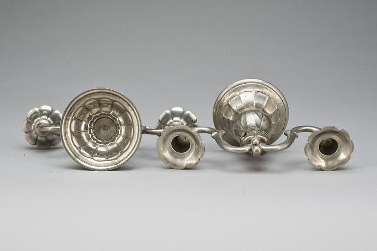 KANDELABRAR, tenn, ett par. Troligen England.