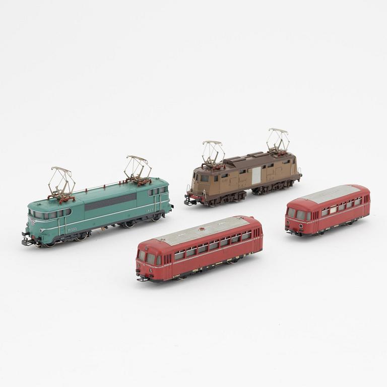 Märklin, two electrical locomotives and railcars, gauge H0, some in boxes.